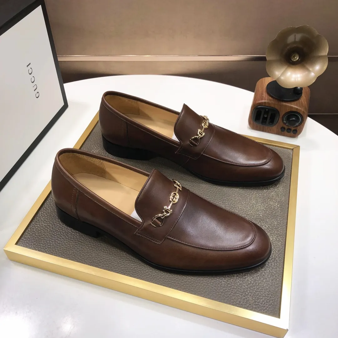 Men's shoes💰500💰Italy's top luxury men's shoe giant (GUCCI) (Gucci) (full cowhide lining) new arrival🍃Original European style🔰 Pleasant to the eye😍In order to make the shoes more durable and non-deformable🌀The production continues to follow traditional methods but there is still no lack of innovation💪Choose original sheepskin for the leather♻️ Smooth and natural And extra bright ⭐Made of imported cowhide, the first choice of rich people 38-45 (45 customized)